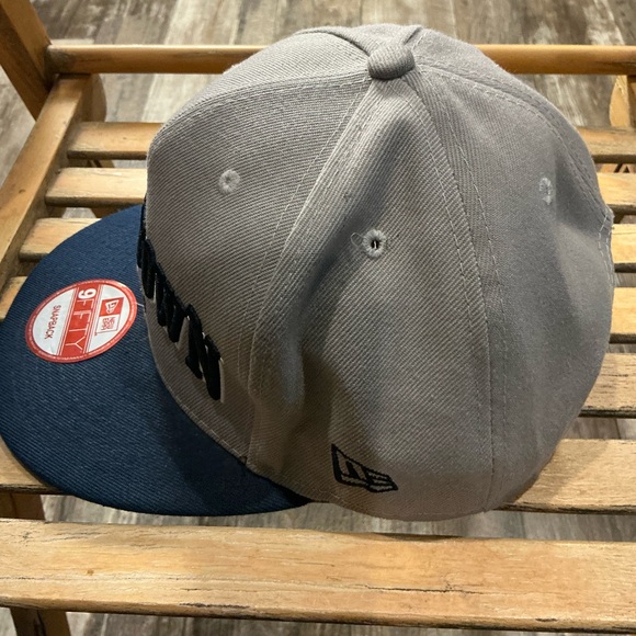 New Era Georgetown Hoyas Basketball Snapback Hat - Picture 11 of 12